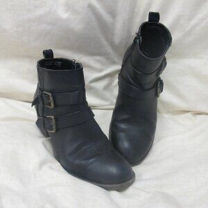 White Mountain Black Shoes Close Toed With Black Straps - 2 Inch Heels